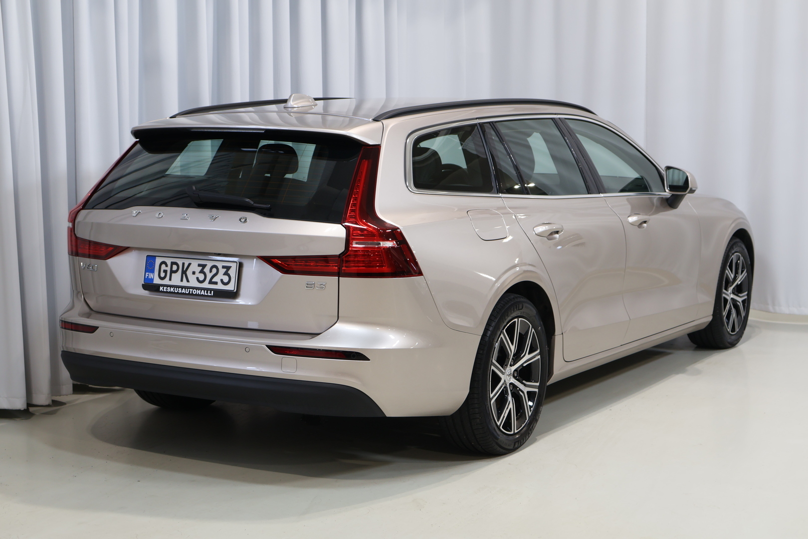 VOLVO V60 2023