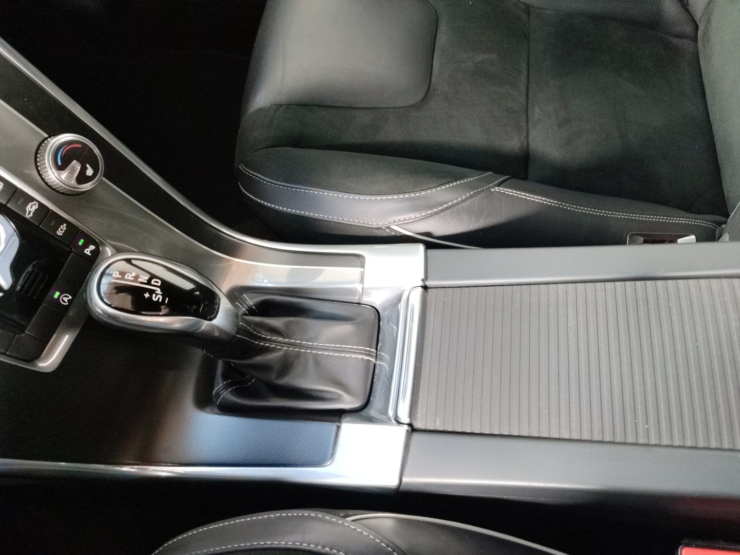 VOLVO XC60 2017