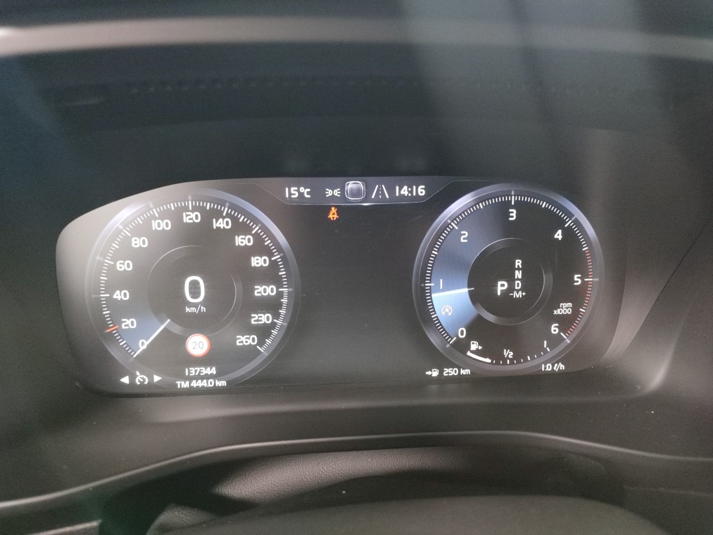 VOLVO XC40 2019