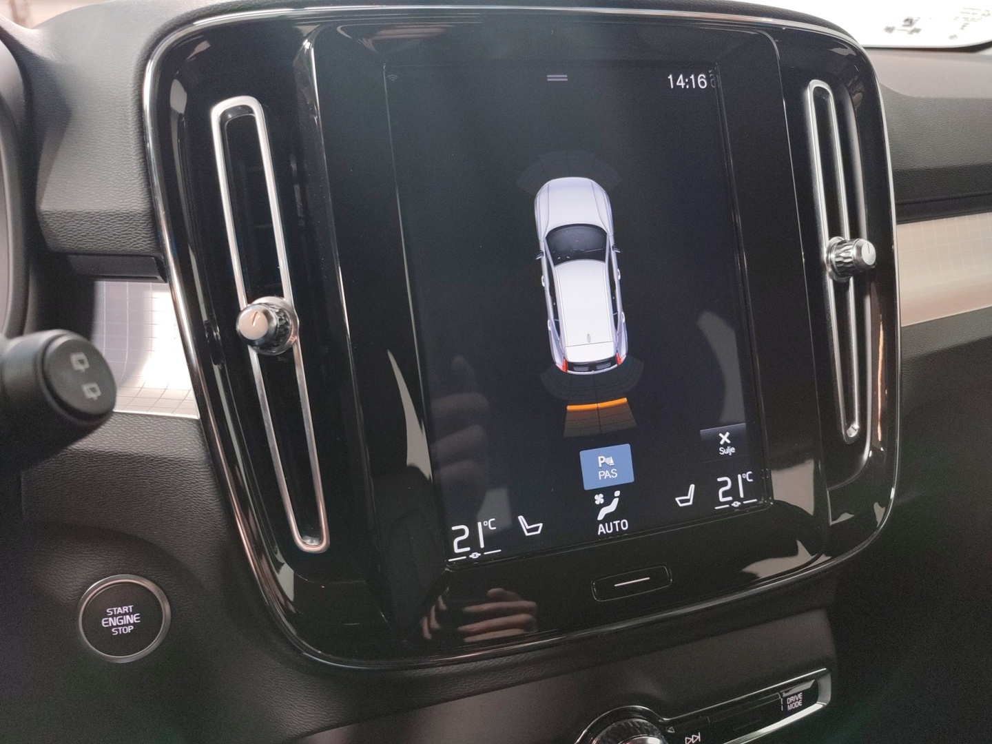 VOLVO XC40 2019