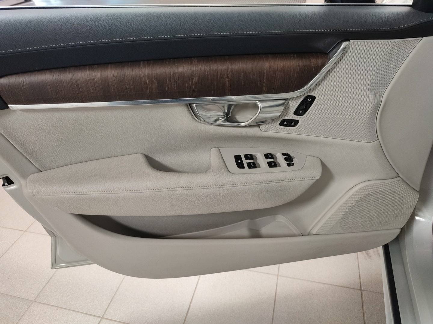 VOLVO V90 2022