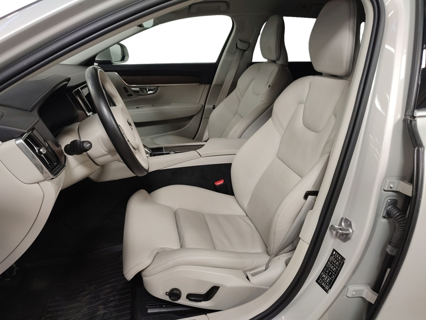 VOLVO V90 2022