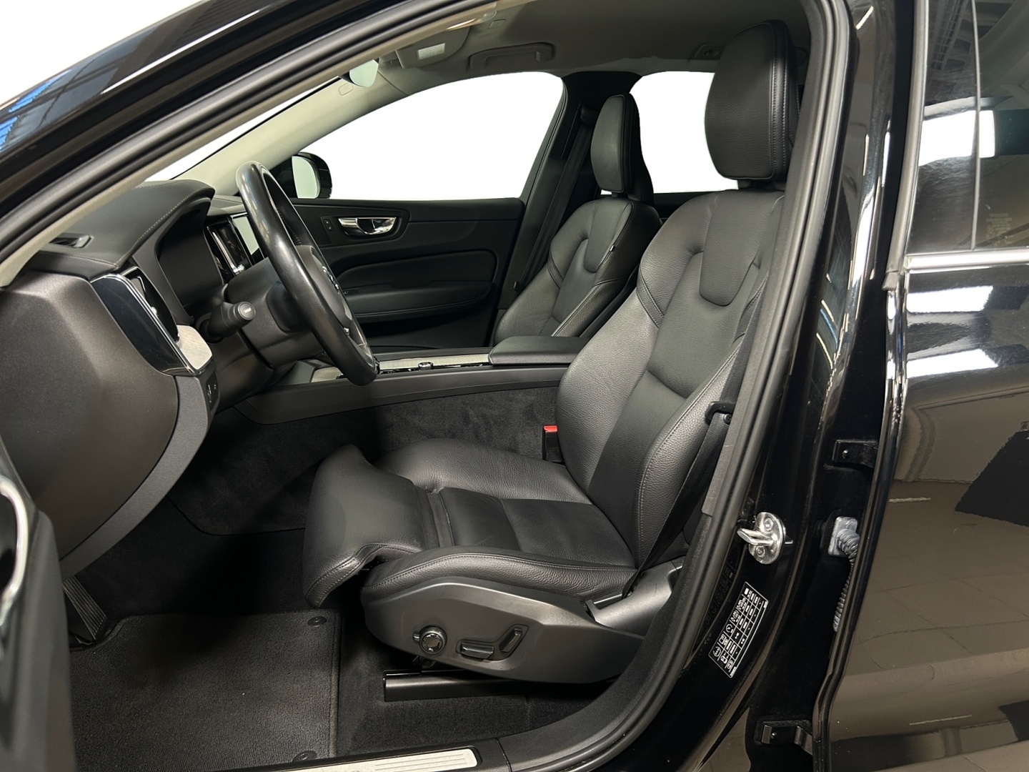VOLVO XC60 2022