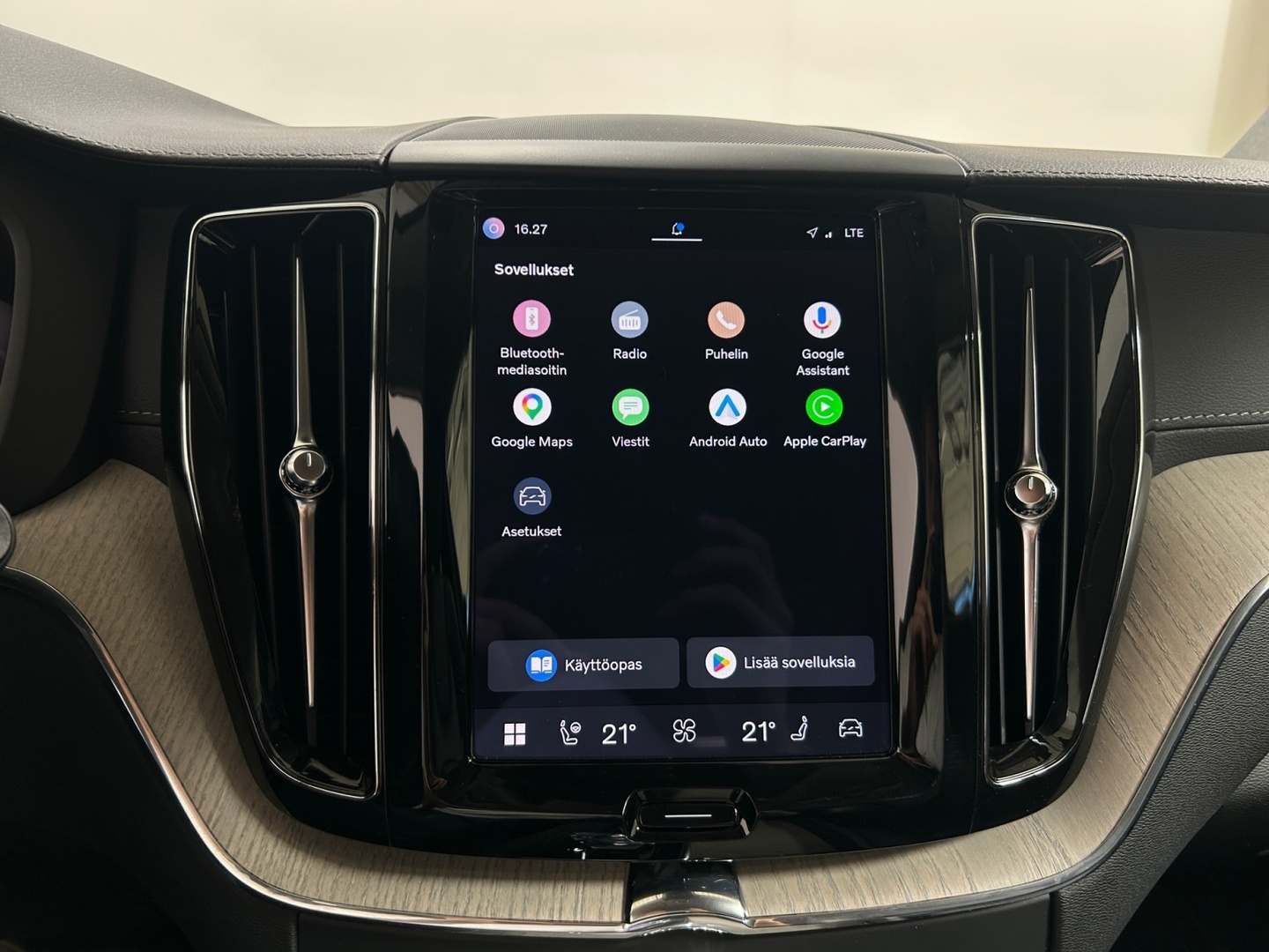 VOLVO XC60 2022