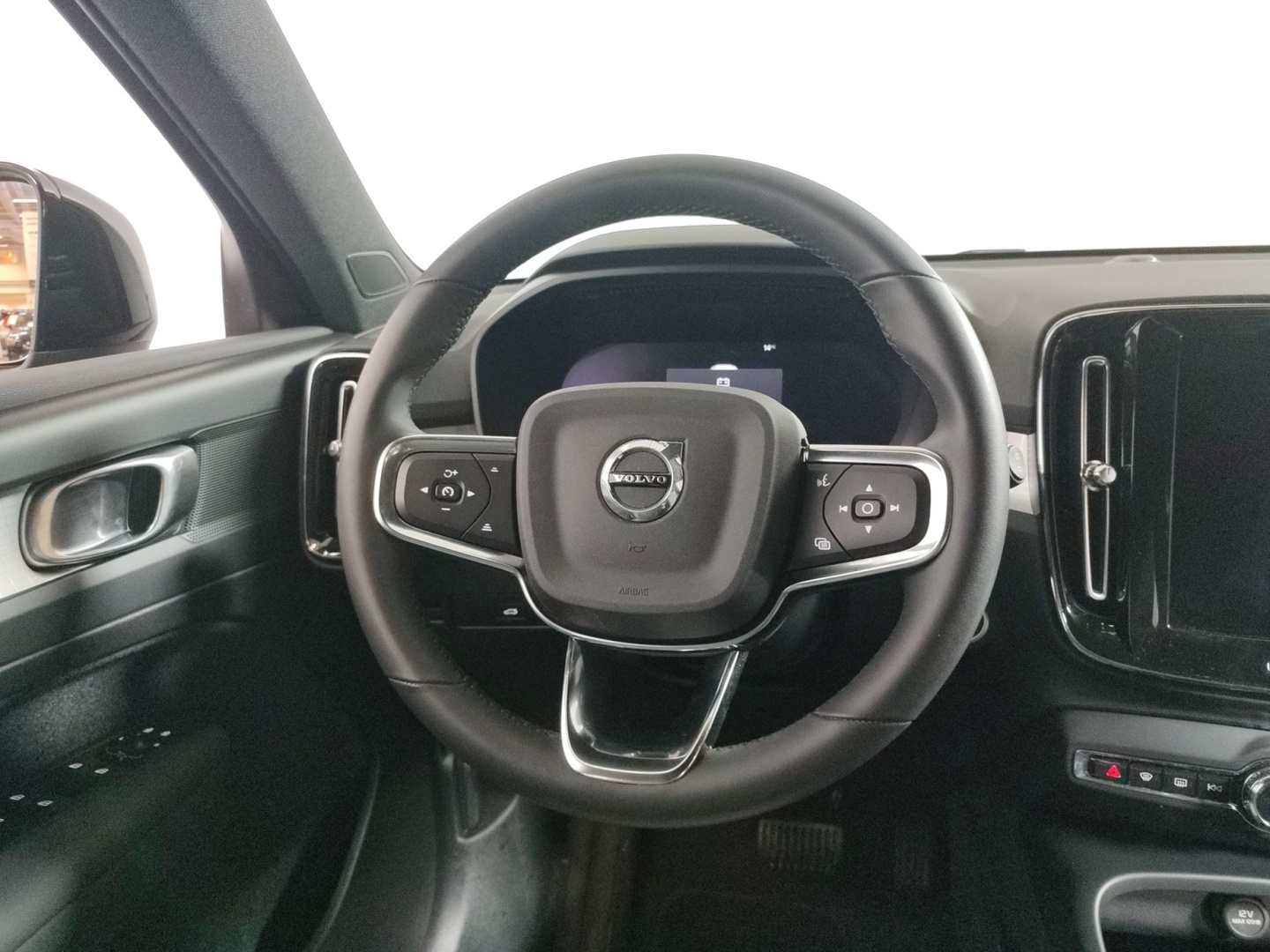 VOLVO XC40 2023