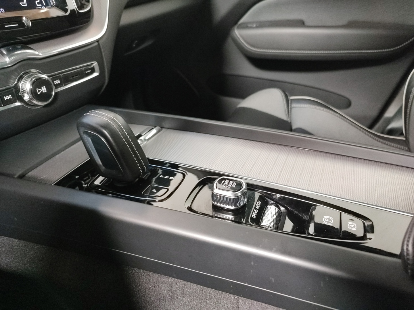 VOLVO XC60 2020