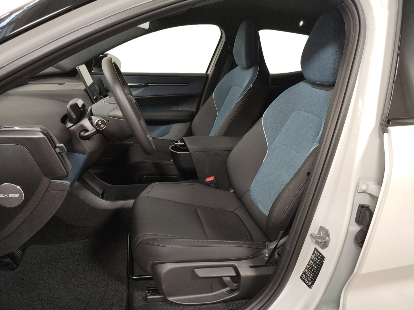 VOLVO EX30 2025