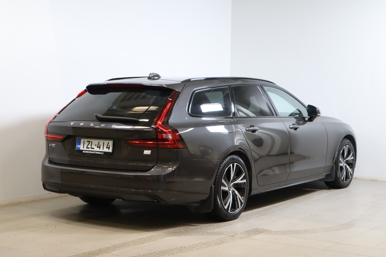 VOLVO V90 2021