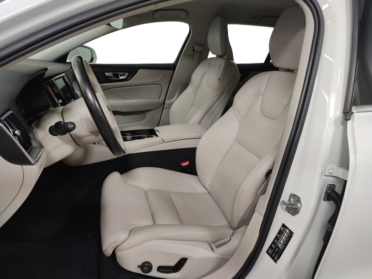 VOLVO V60 2020