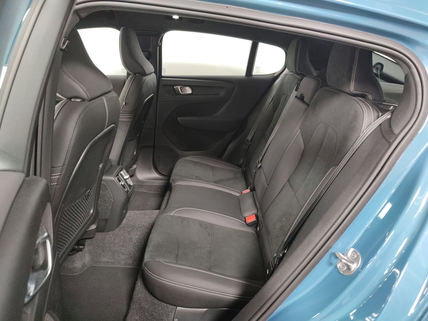VOLVO C40 2023