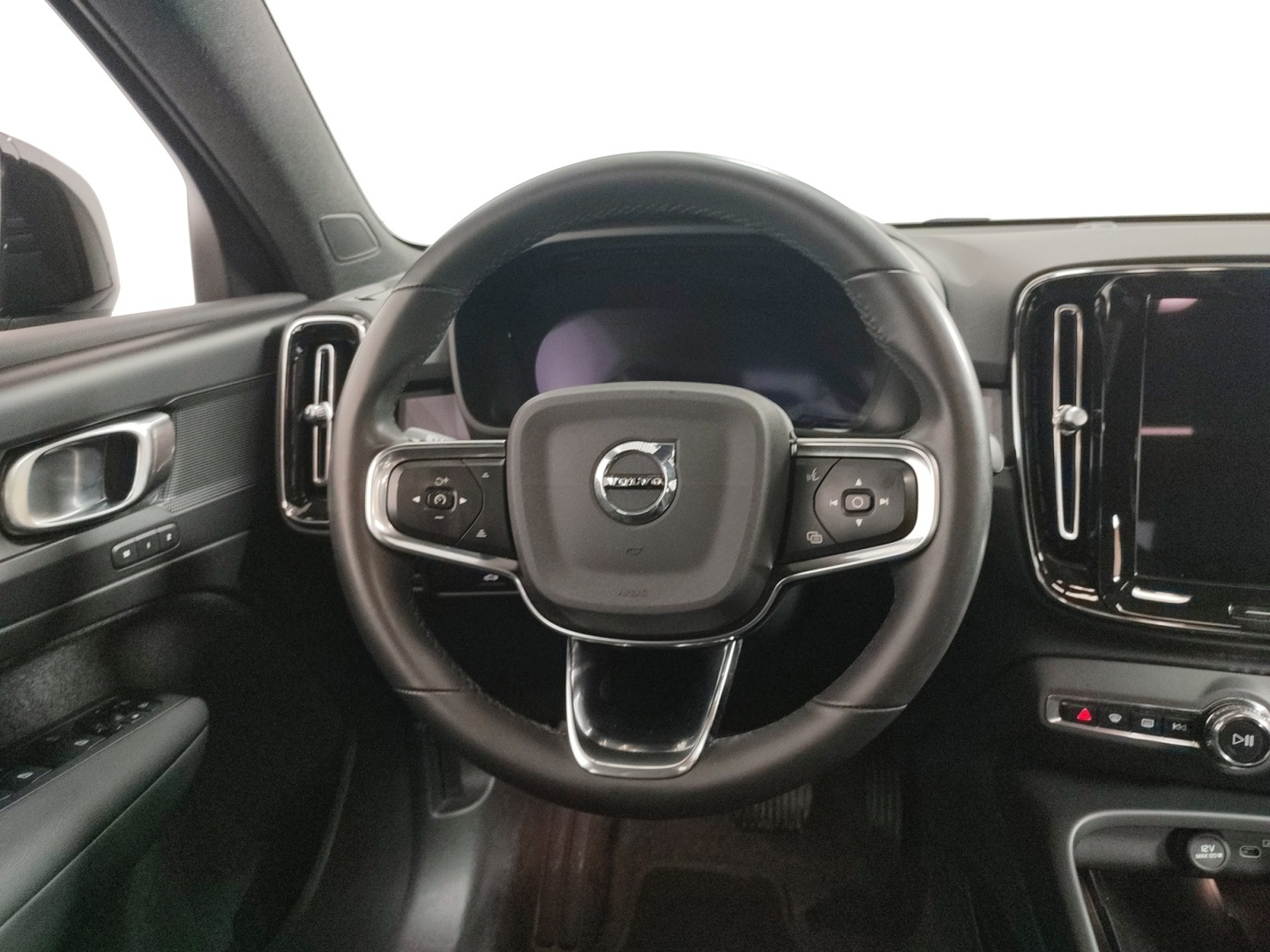 VOLVO C40 2023