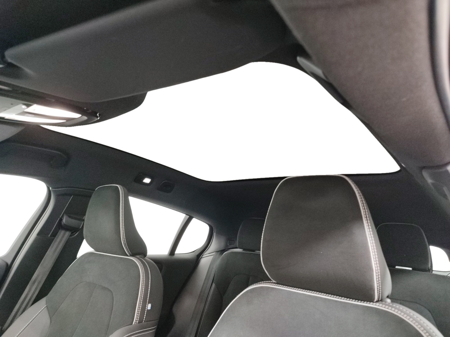 VOLVO C40 2023