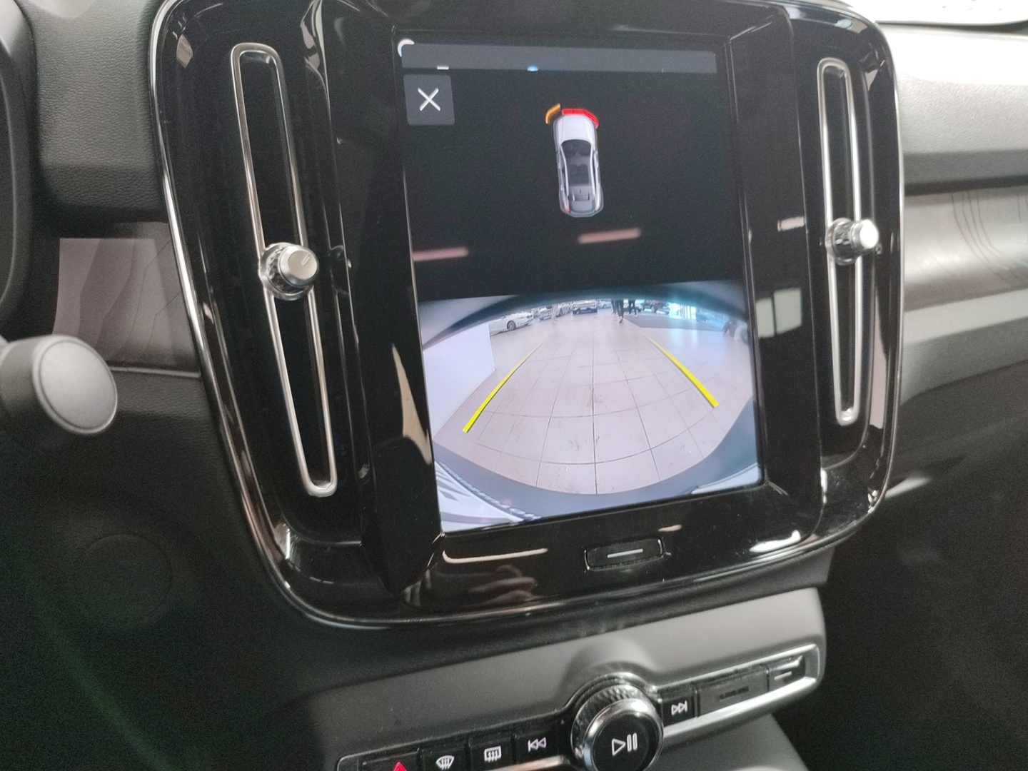 VOLVO C40 2023