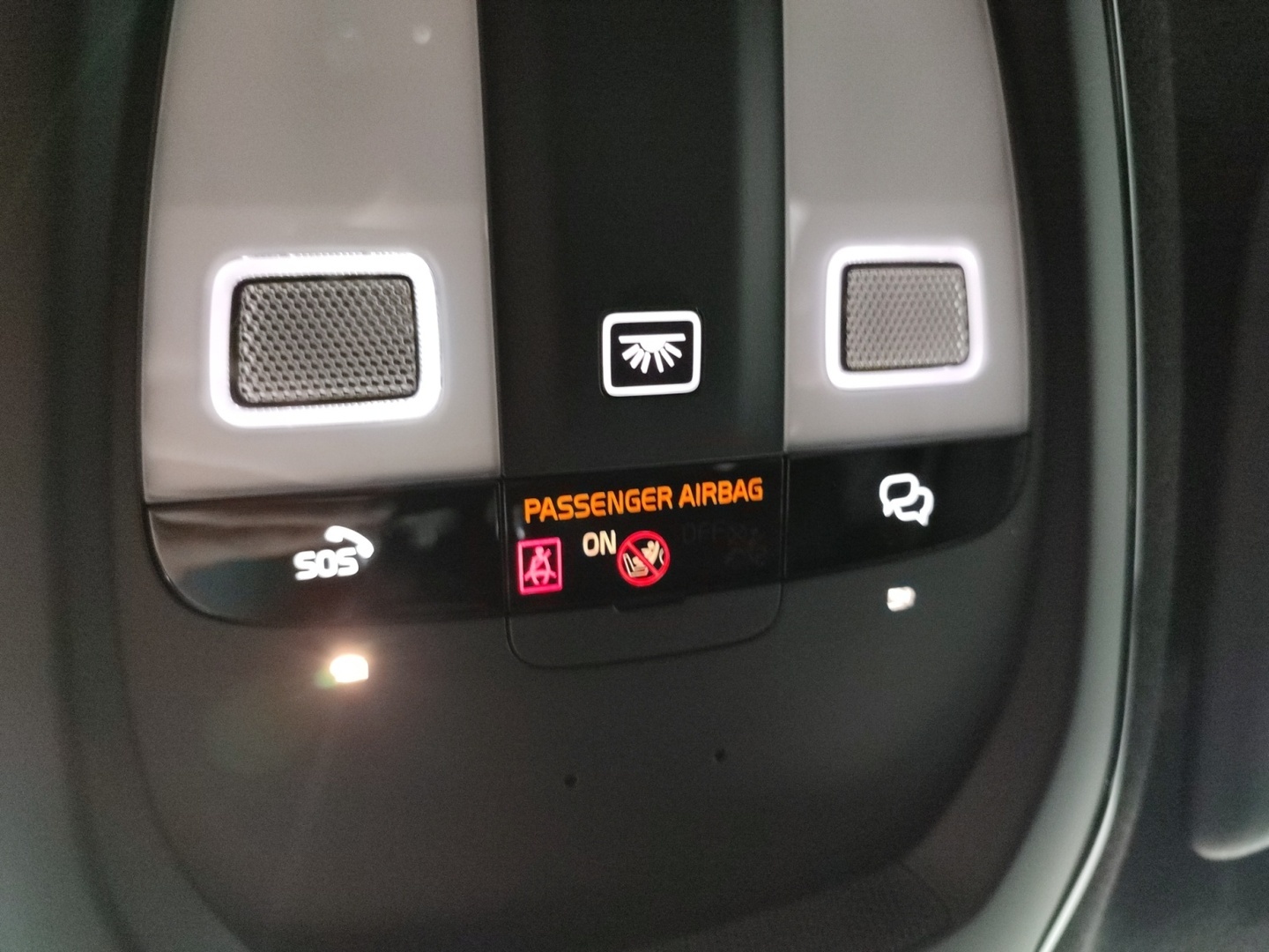 VOLVO C40 2023