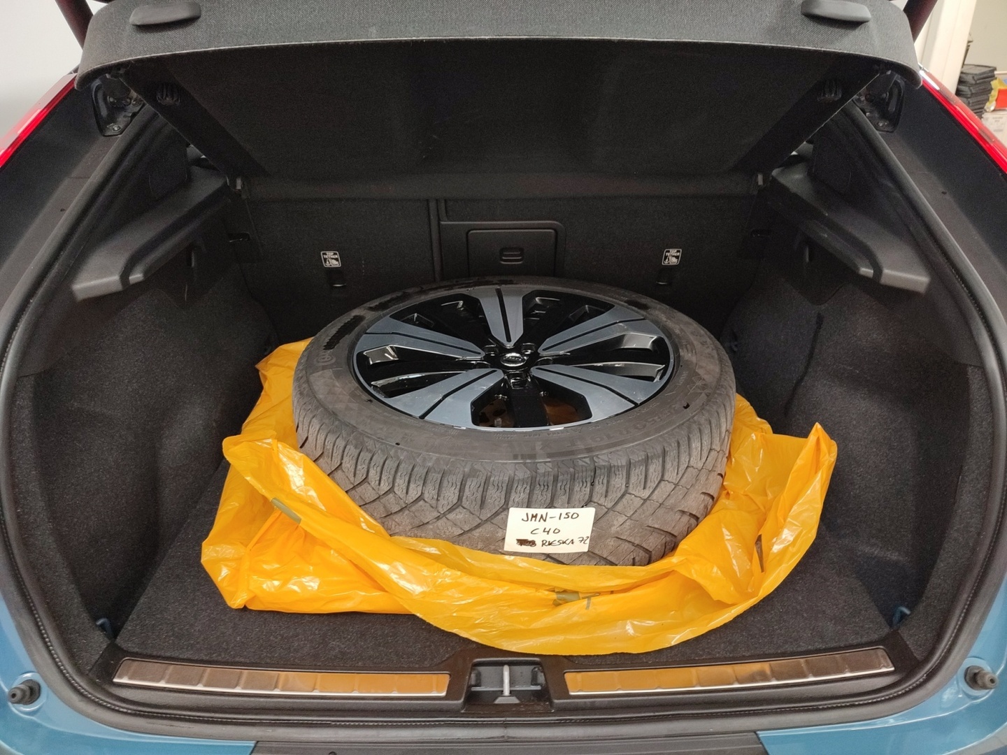 VOLVO C40 2023