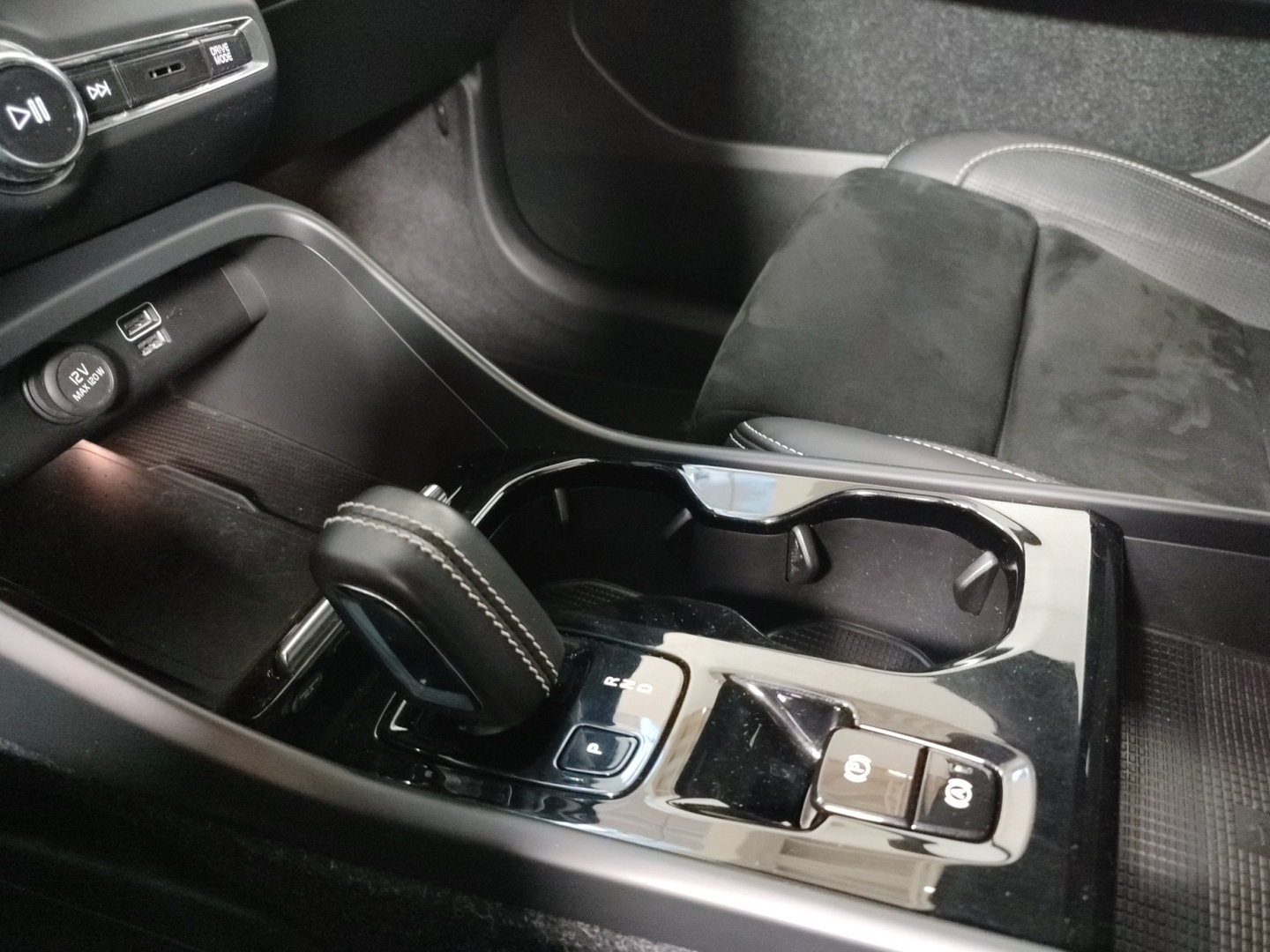 VOLVO XC40 2020