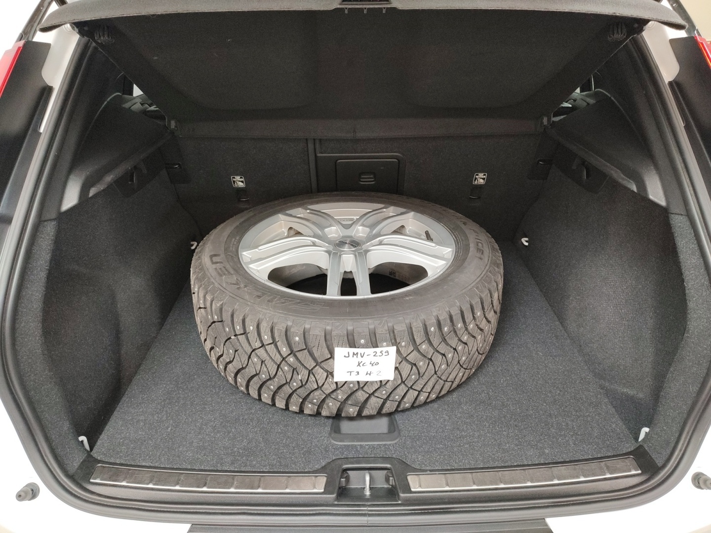 VOLVO XC40 2020