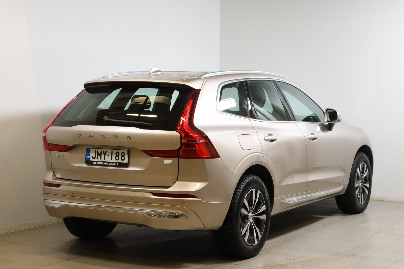 VOLVO XC60 2023