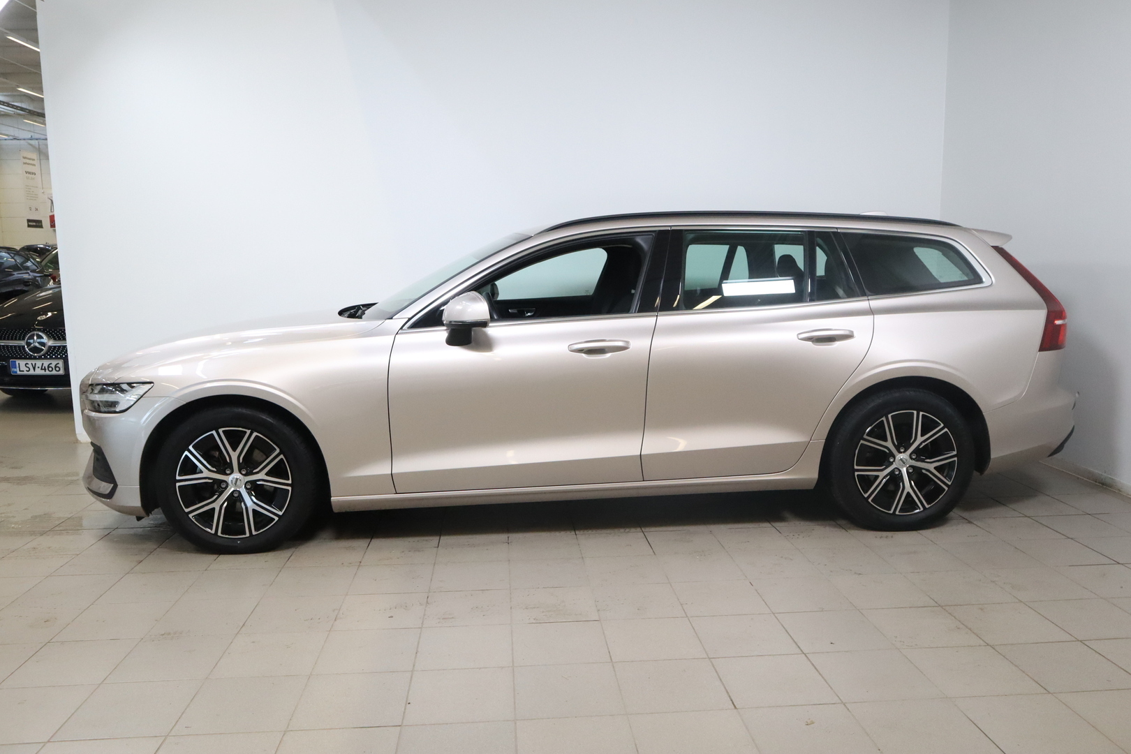 VOLVO V60 2023