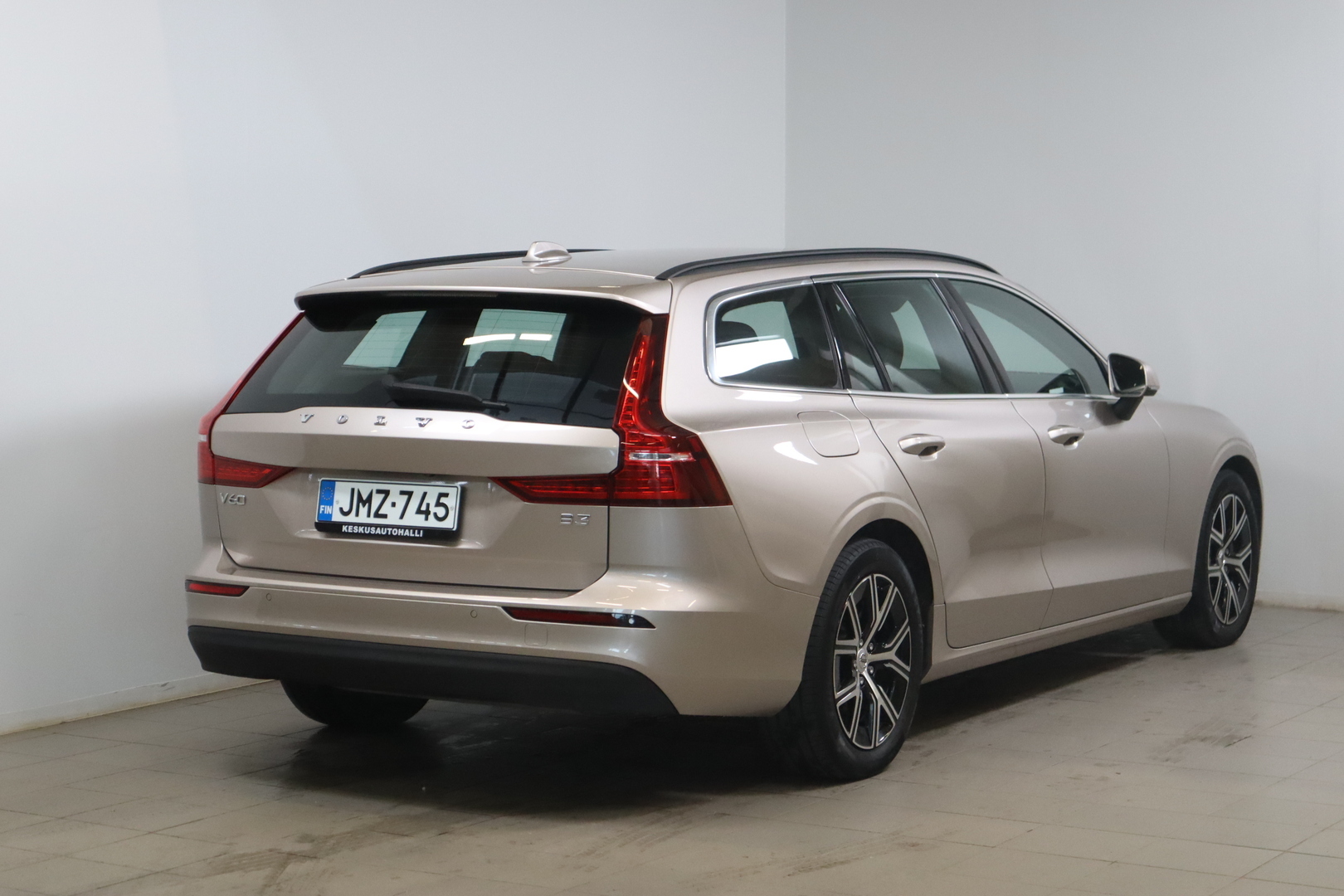 VOLVO V60 2023