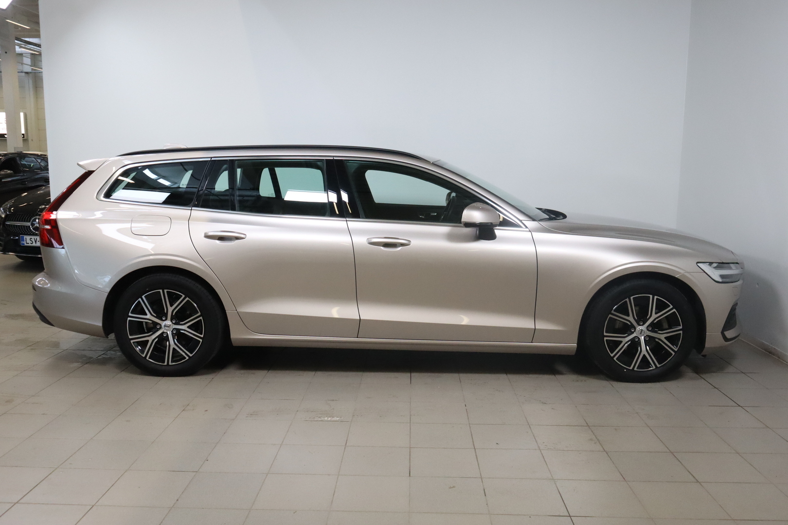 VOLVO V60 2023