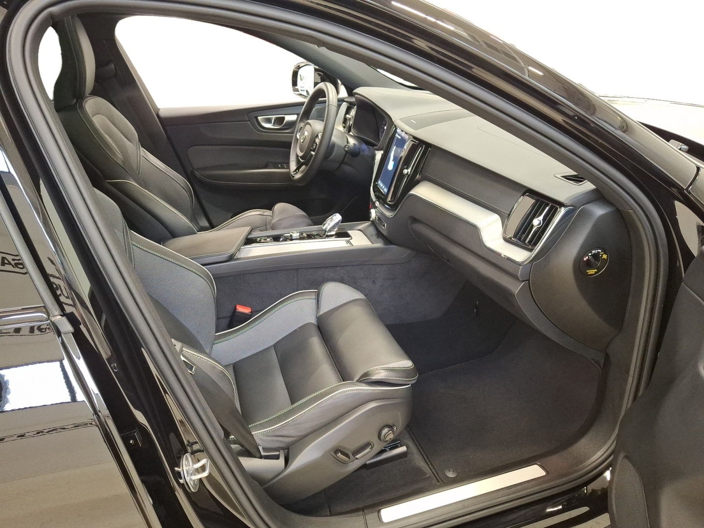VOLVO XC60 2024