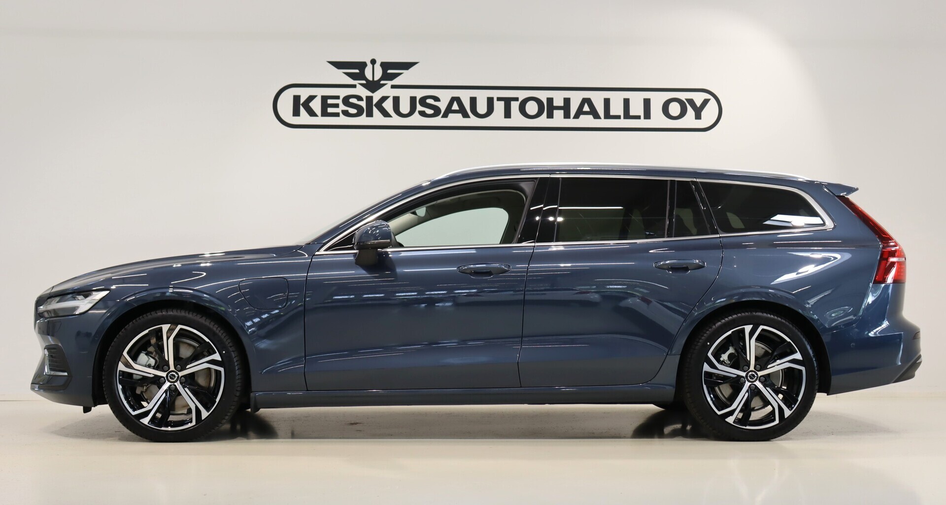 VOLVO V60 2025
