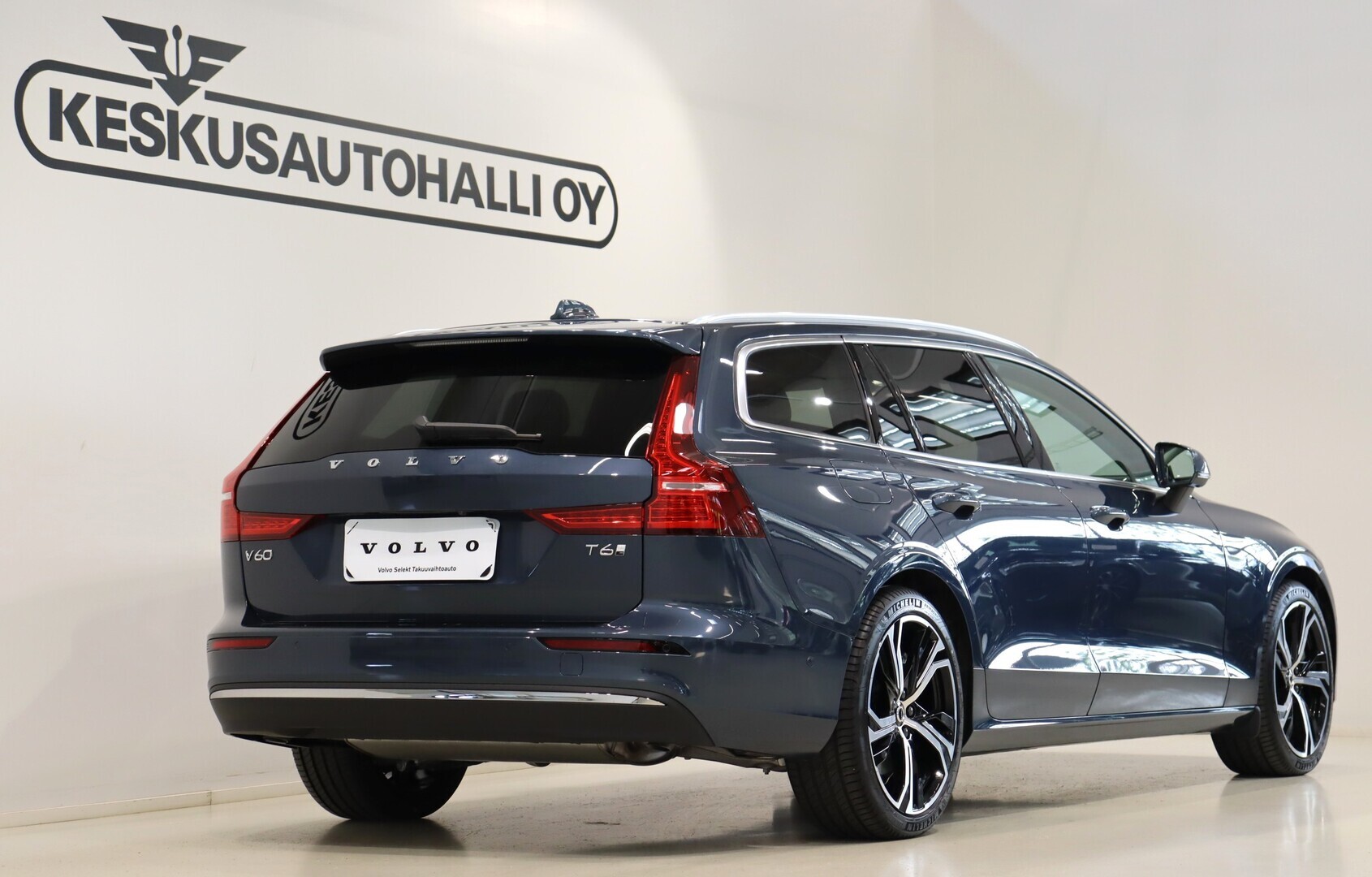 VOLVO V60 2025