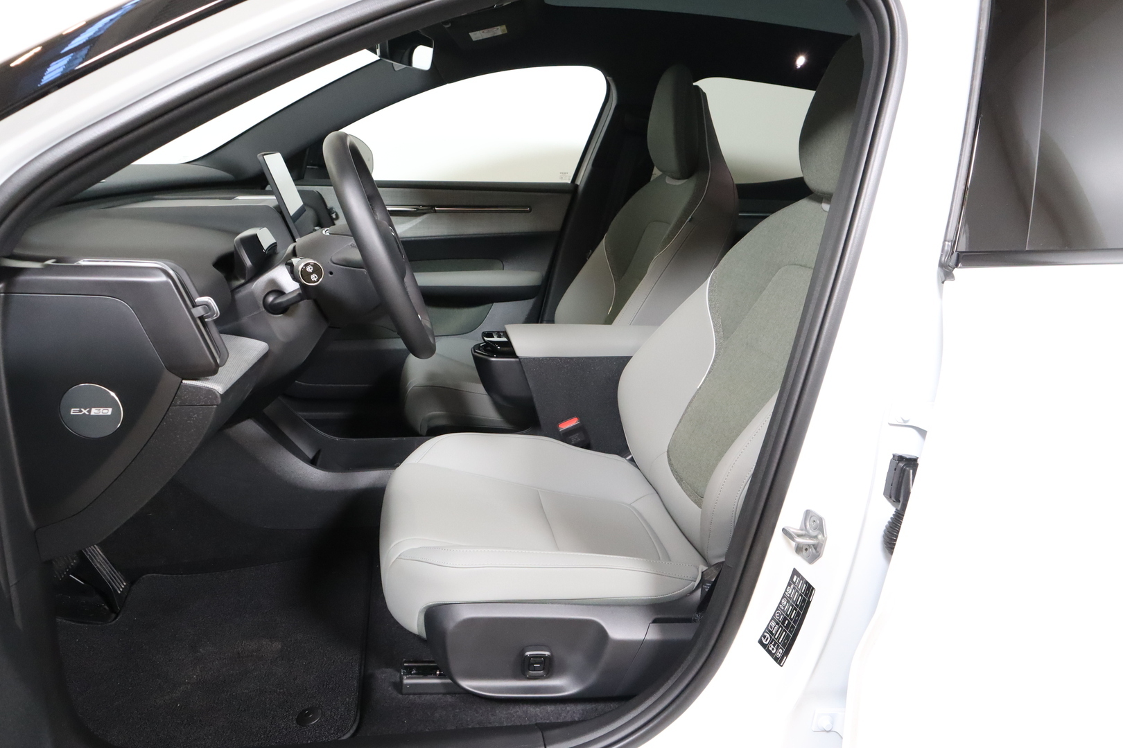 VOLVO EX30 Cross Country 2025