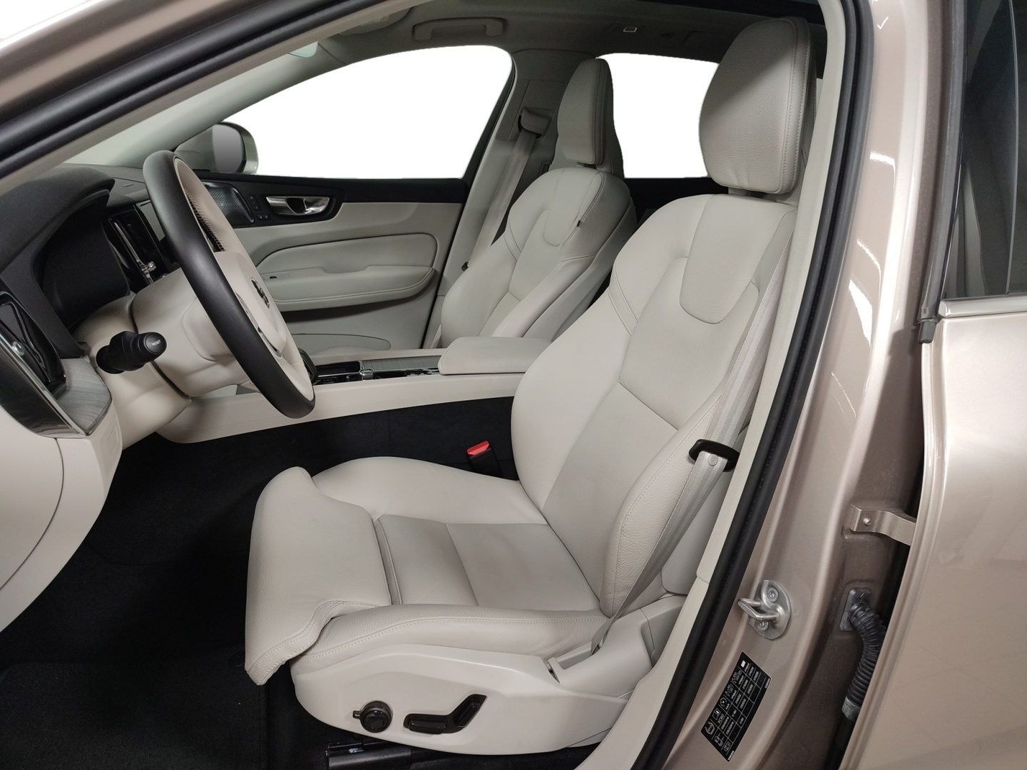VOLVO XC60 2025