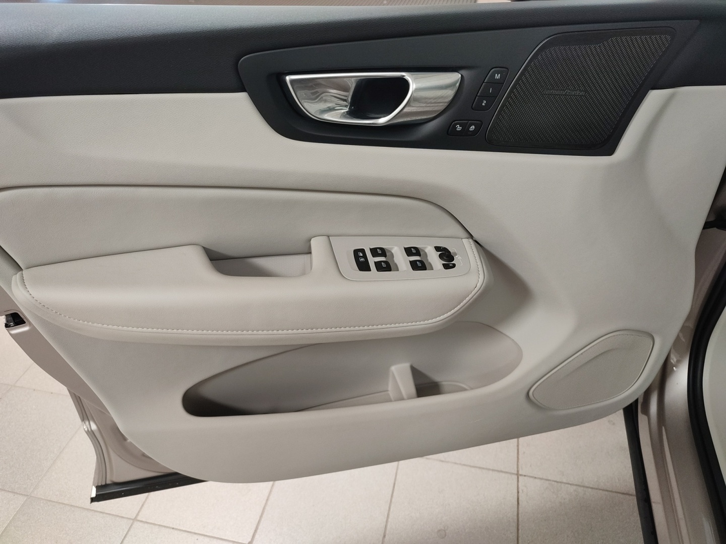 VOLVO XC60 2025