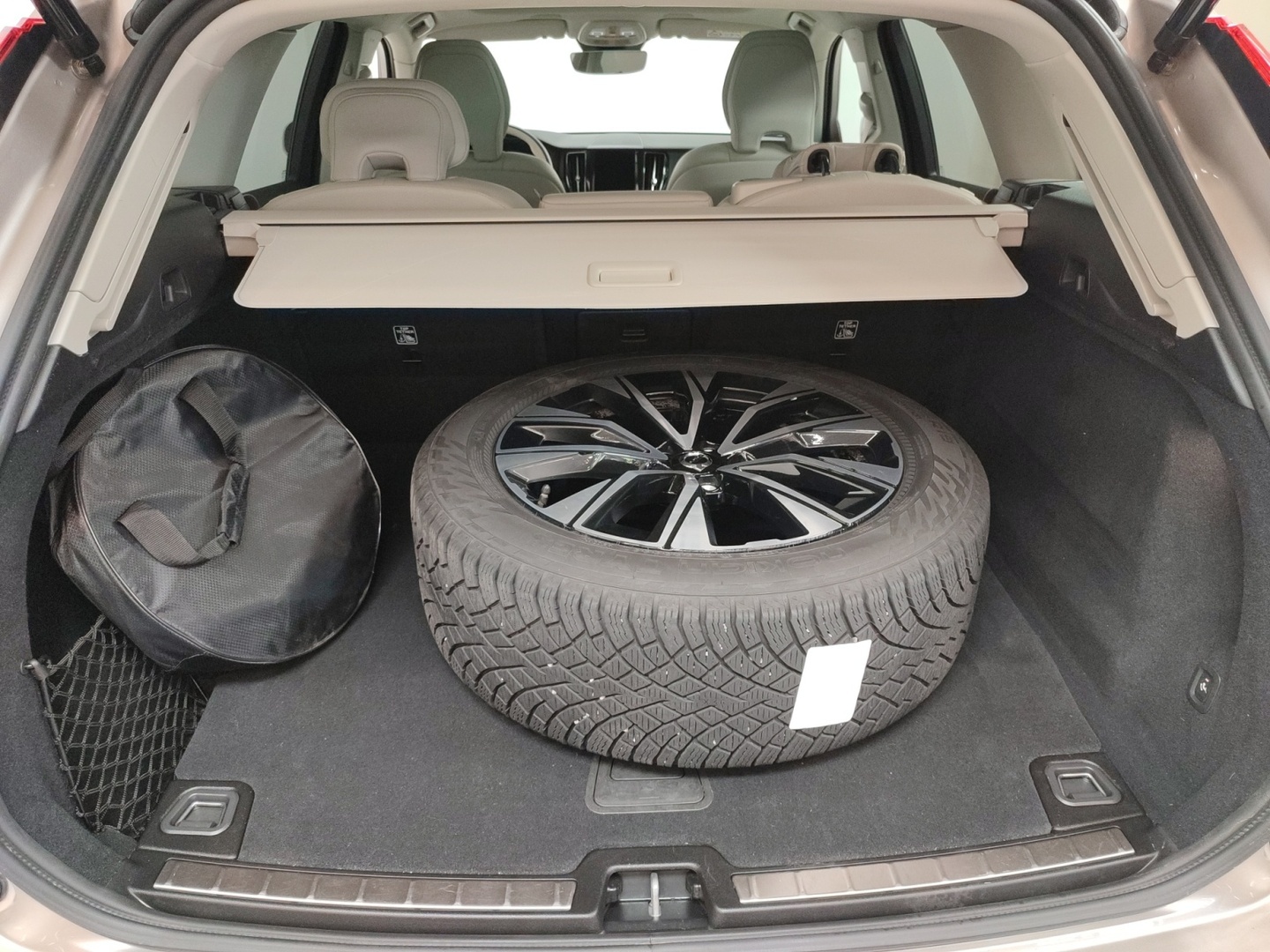 VOLVO XC60 2025