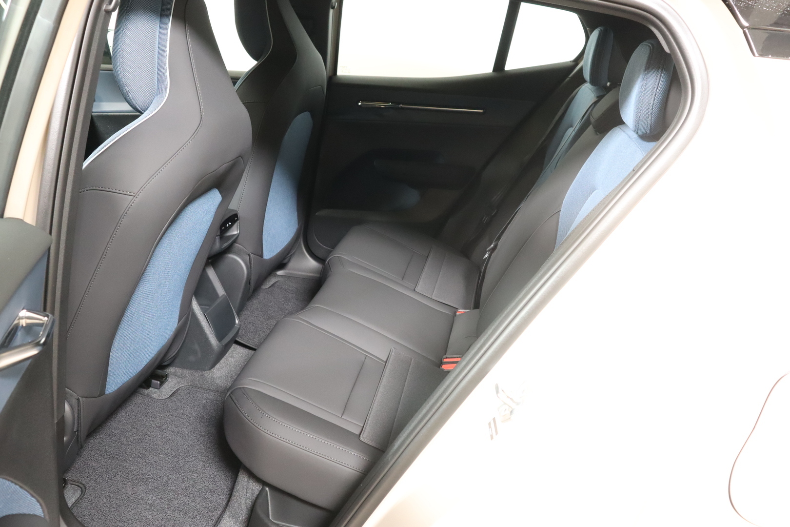 VOLVO EX30 2026