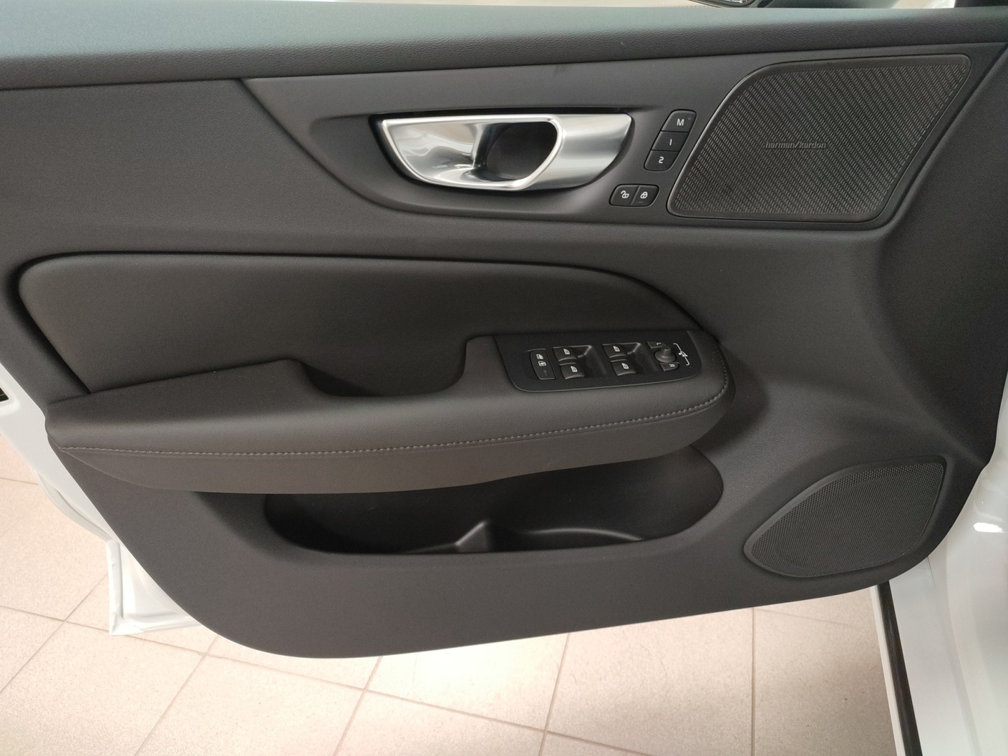 VOLVO V60 5