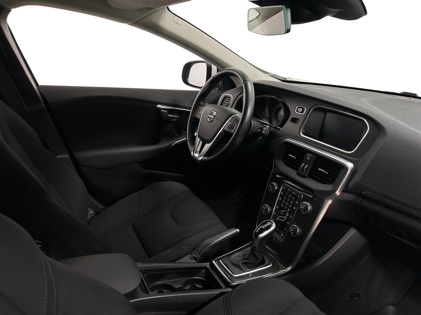 VOLVO V40 2017