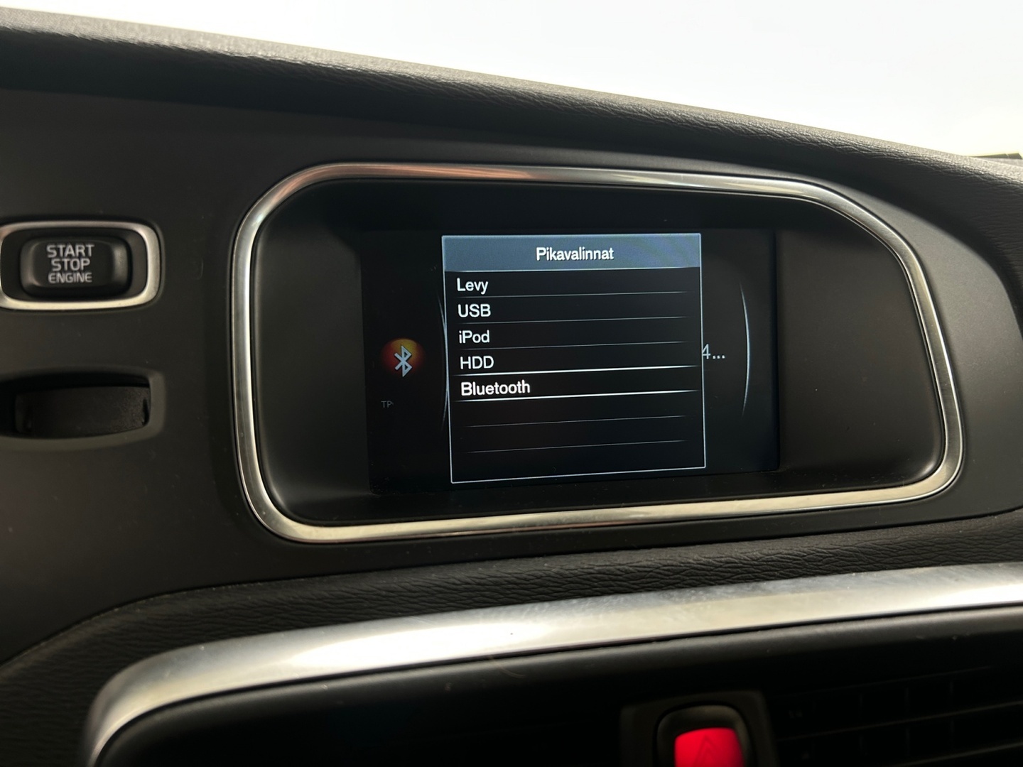 VOLVO V40 2017