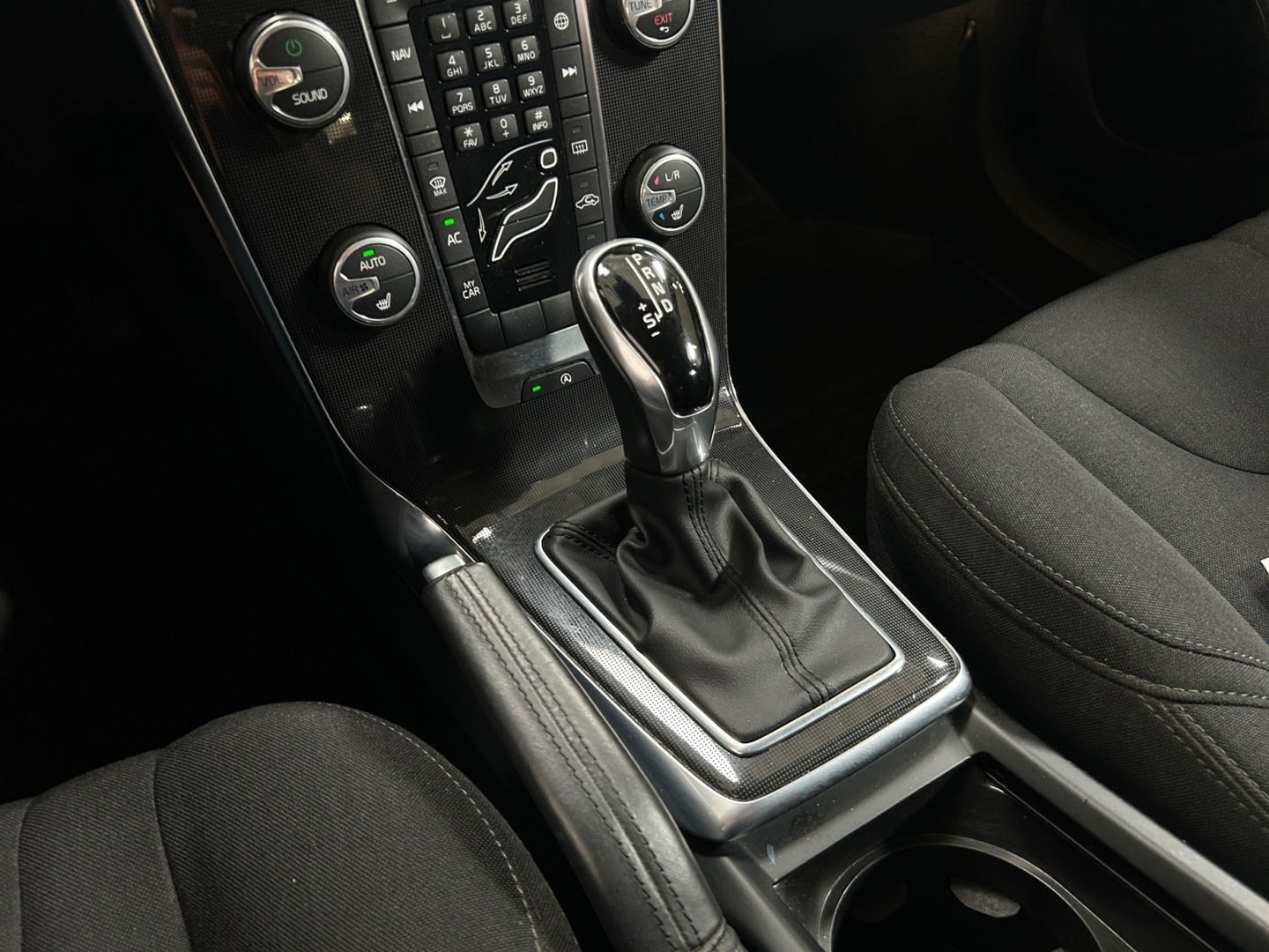 VOLVO V40 2017