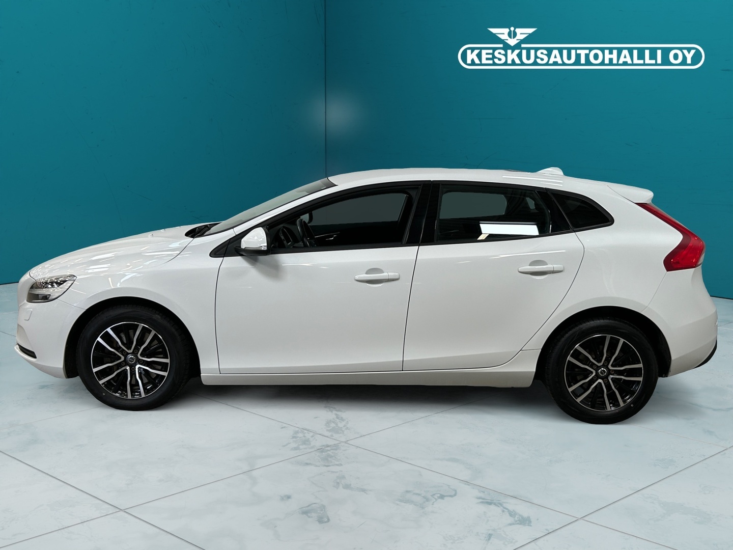 VOLVO V40 2017