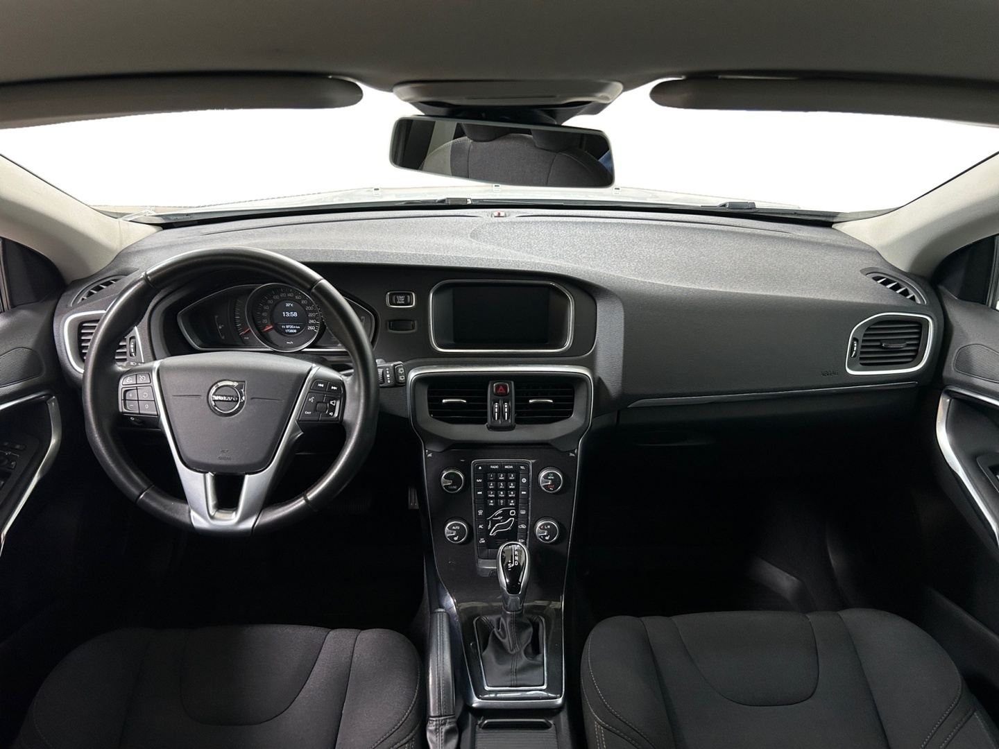 VOLVO V40 2017