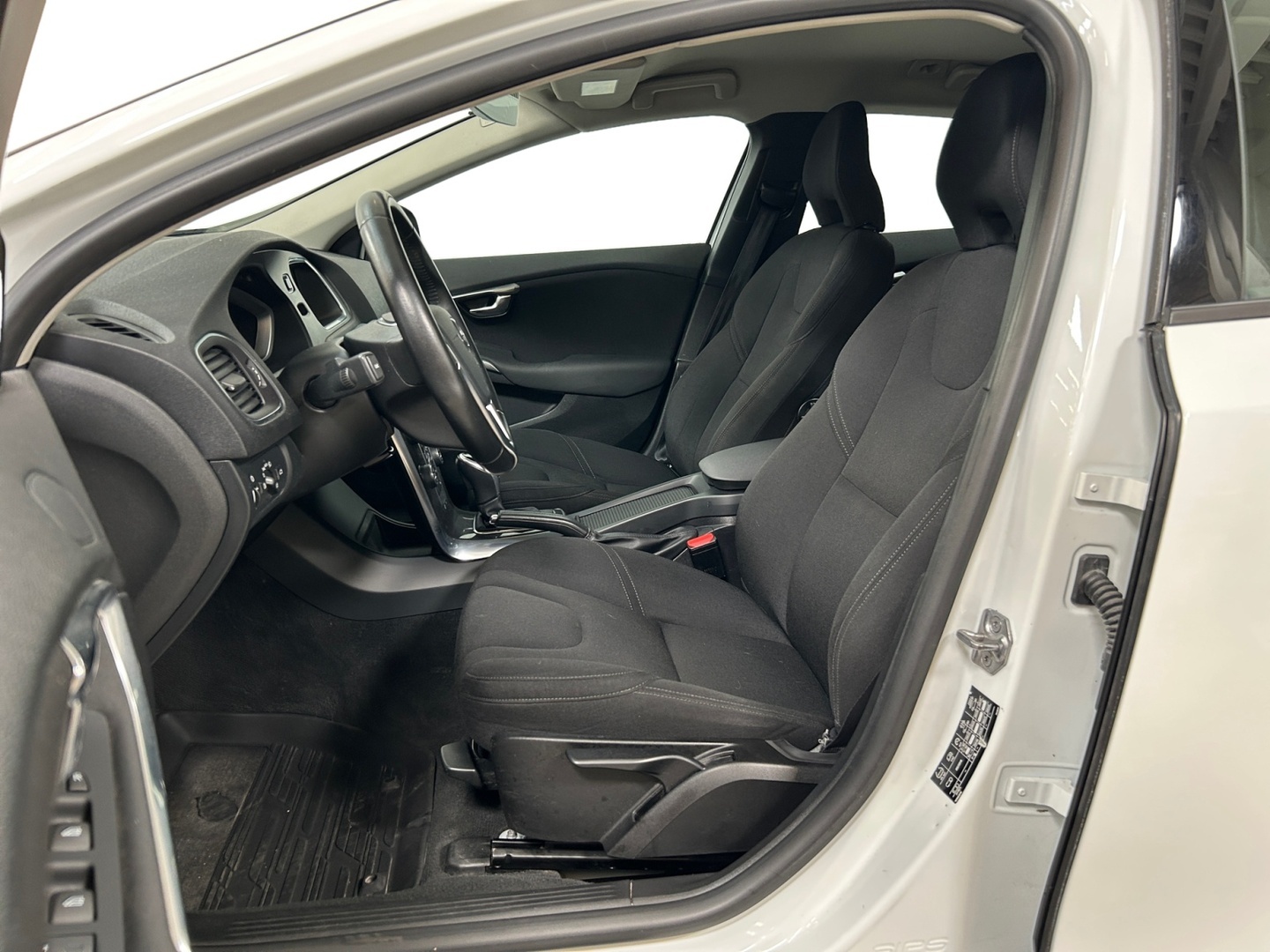 VOLVO V40 2017