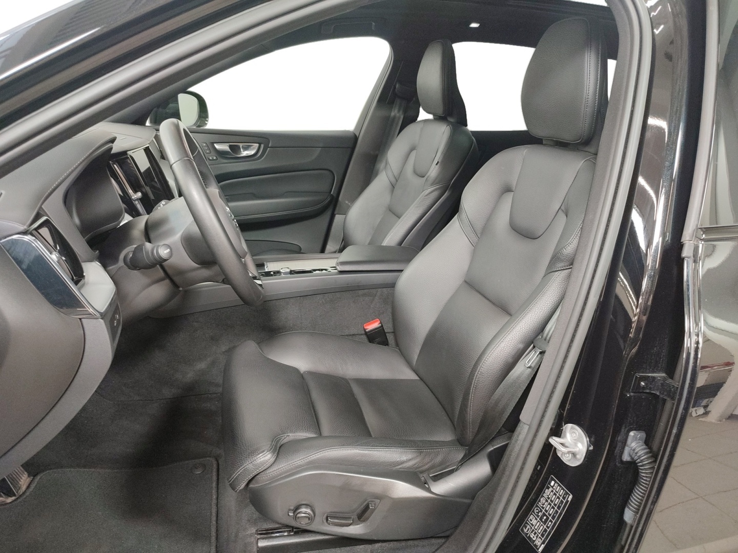 VOLVO XC60 2023