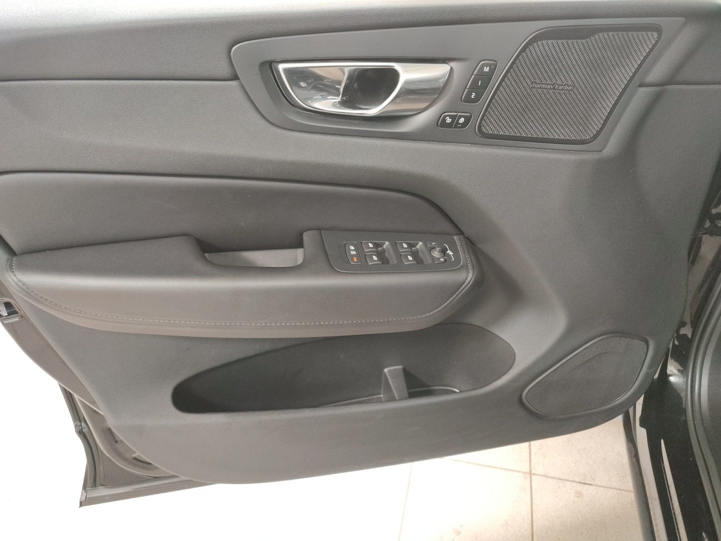 VOLVO XC60 2023