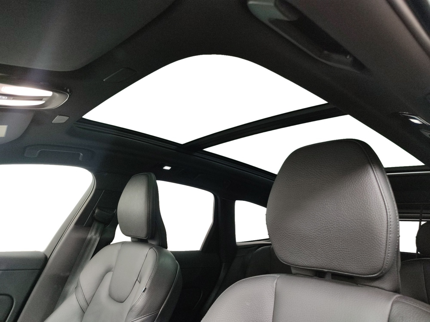 VOLVO XC60 2023