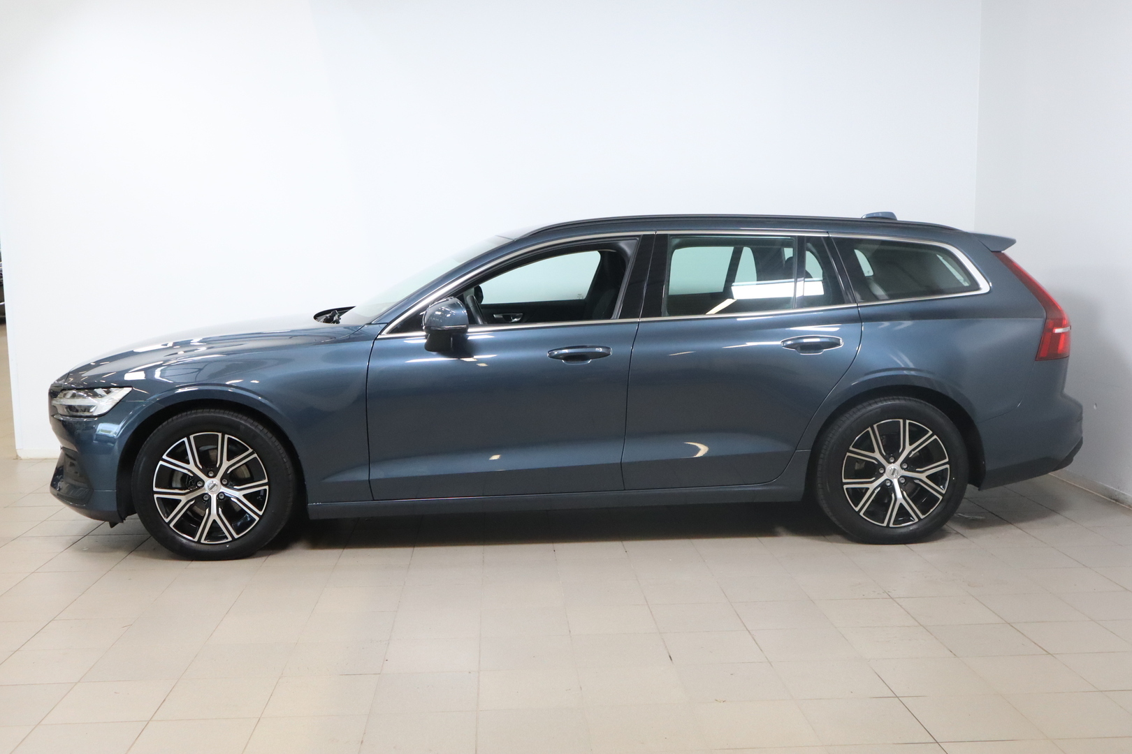 VOLVO V60 2023