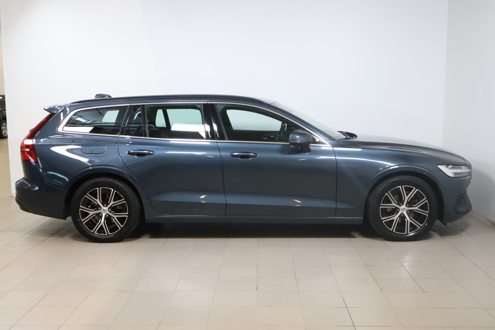 VOLVO V60 2023