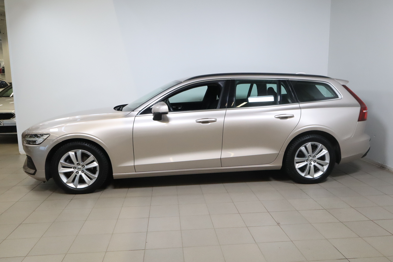 VOLVO V60 2023
