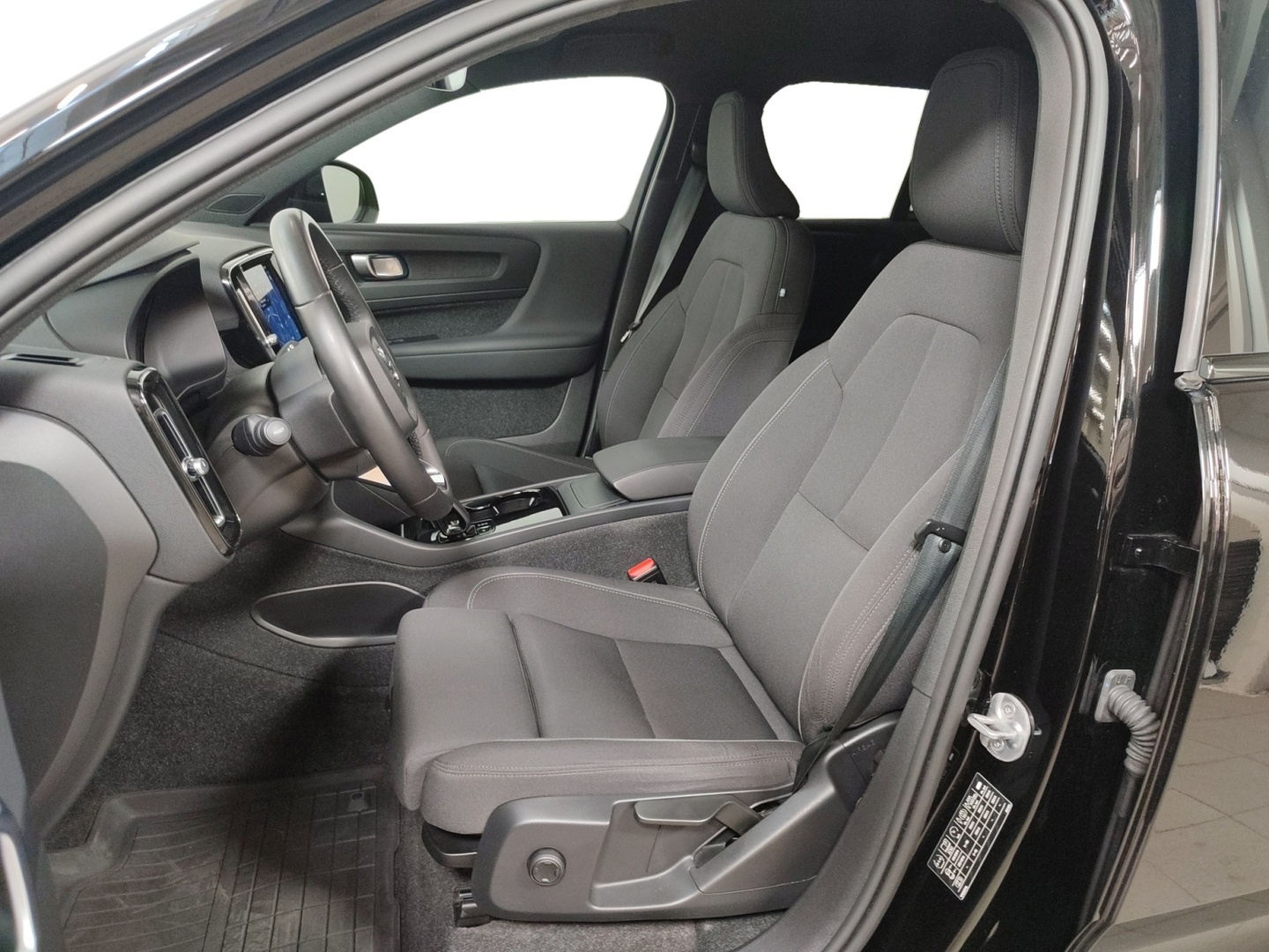 VOLVO XC40 2023