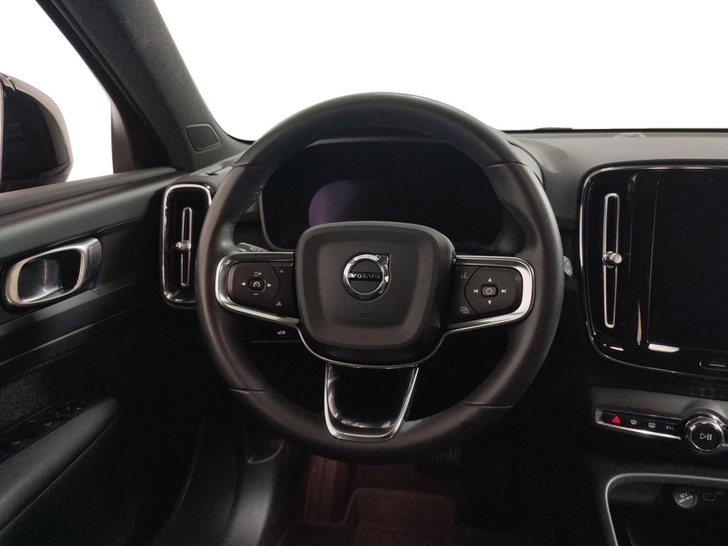VOLVO XC40 2023
