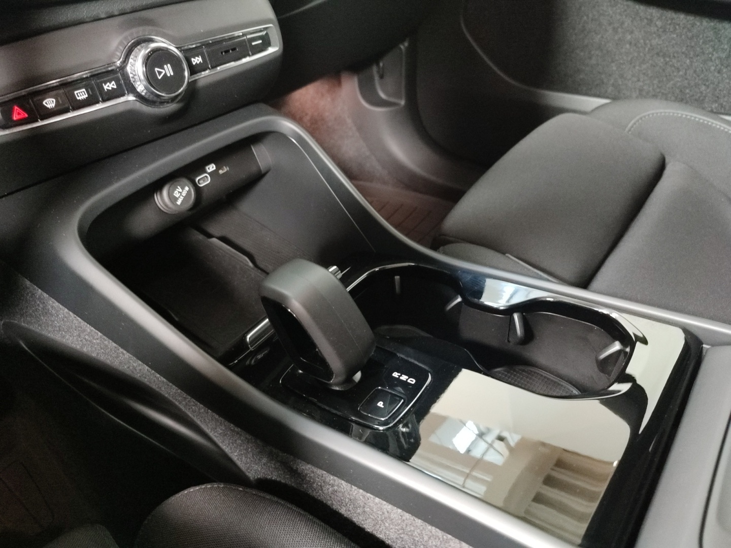 VOLVO XC40 2023
