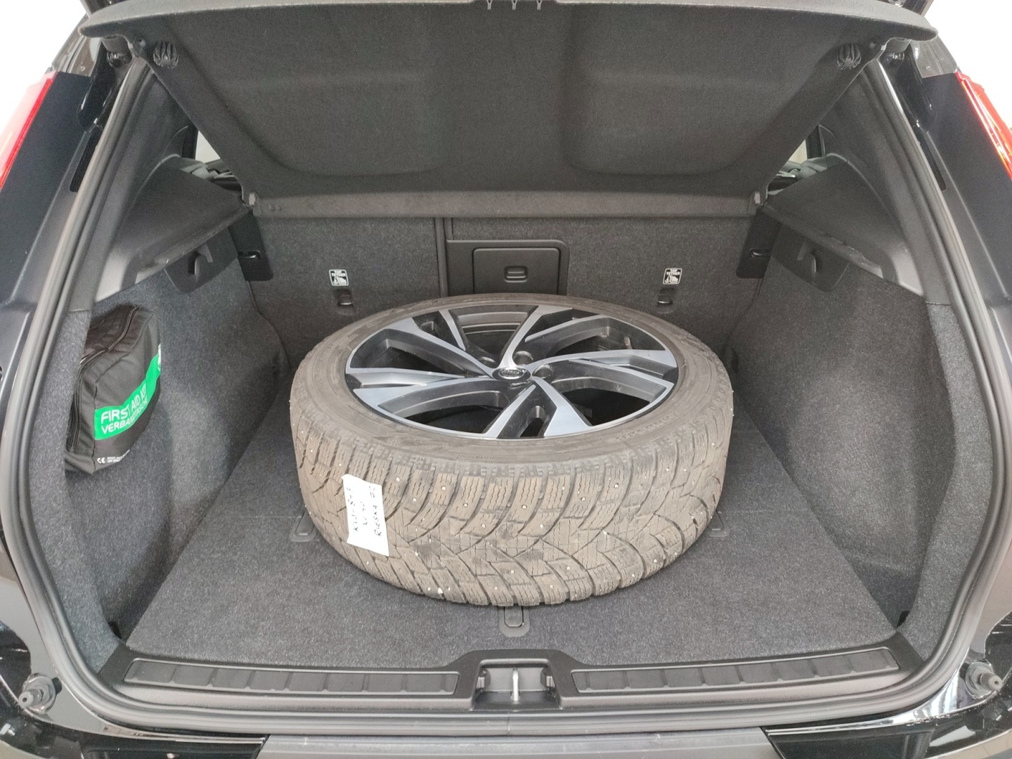 VOLVO XC40 2023